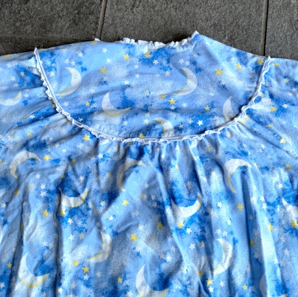 Lang of Salz Lung Women 1X Sleeping Moon And Stars Celestial Flannel Nightgown - Picture 9 of 12